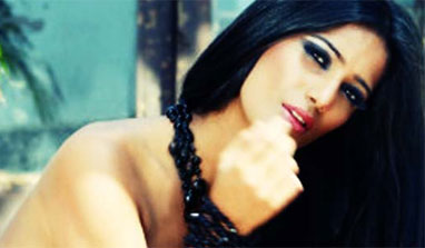 Kiran Bedi wants Poonam Pandey to join Team Anna!